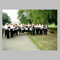 59-09-1167 5. Kirchspieltreffen 2003. Der Singkreis Dittigheim untermalt die Feierstunde mit einem Kirchenlied.JPG
